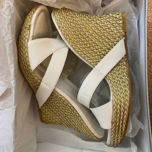 Women’s size 8 New in box 9 W. platform sandals.